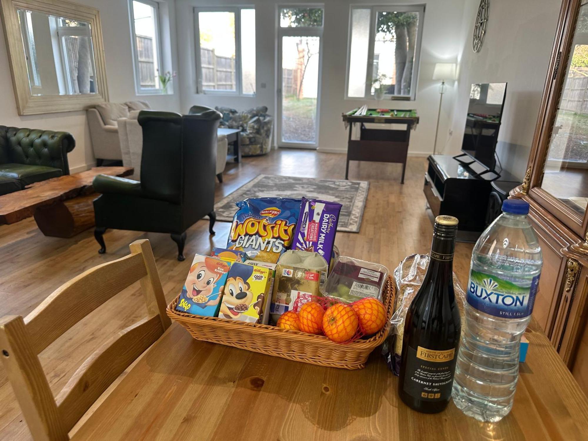 North London A Spacious 7 Bedroom House Accommodating Up To 18 People Complete With Own Gym And Table Tennis Exterior foto